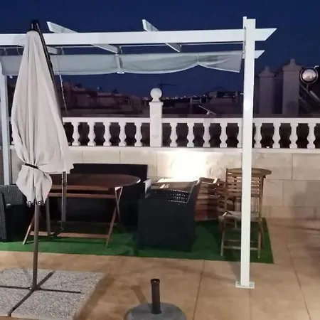 Modern Townhouse With Bbq & Terrace -
