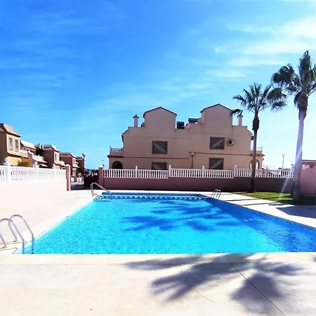 Modern Townhouse With Bbq & Terrace - Holiday home