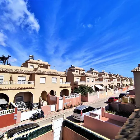 Modern Townhouse With Bbq & Terrace - Holiday home