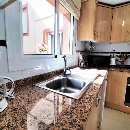 Modern Townhouse With Bbq & Terrace - *